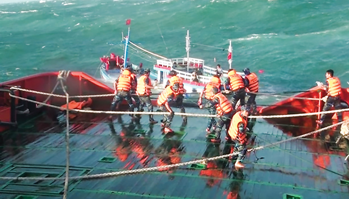 Kinh nghiệm rút ra từ quán triệt và thực hiện Bl55555 tải ứng dụng số 44-NQ/ĐU về phòng chống, khắc phục hậu quả thiên tai, thảm họa, cứu hộ, cứu nạn đến năm 2020 và những năm tiếp theo của BĐBP tỉnh Hà Tĩnh