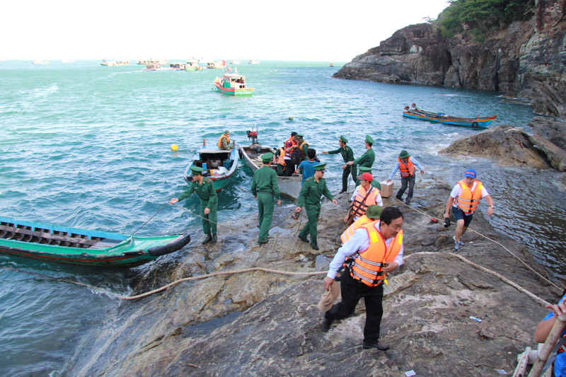 Tình quân - dân trên đảo Hòn Chuối