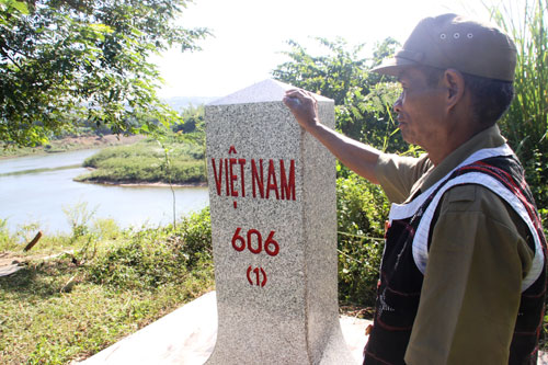 Già làng và cột mốc biên cương