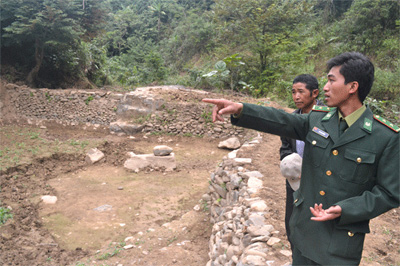 Giúp dân nuôi cá trên non