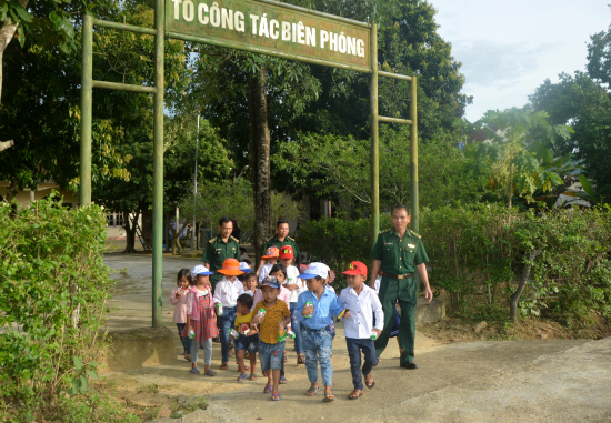 Mô hình Đội thanh niên tình nguyện BL555 cá cược thể thao, bắn cá, đá gà ở tỉnh Hà Giang: Thắp 