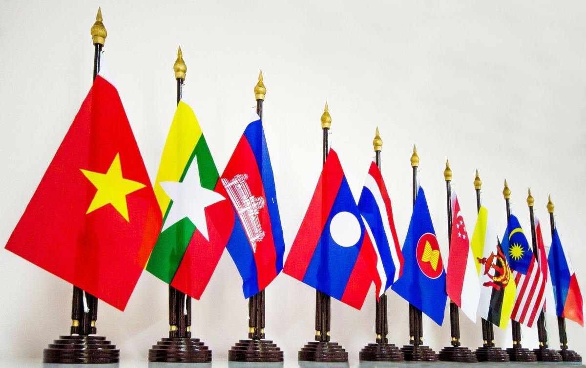Vị thế, vai trò của ASEAN ở khu vực Ấn Độ - Thái Bình Dương:  cơ hội trong thách thức